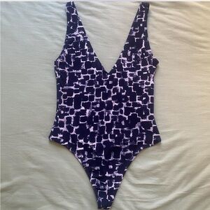 Aritzia Babaton Contour V-Neck Bodysuit